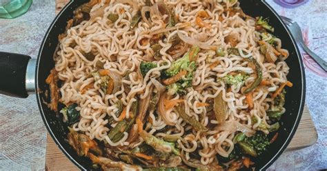 Noodles με λαχανικά .